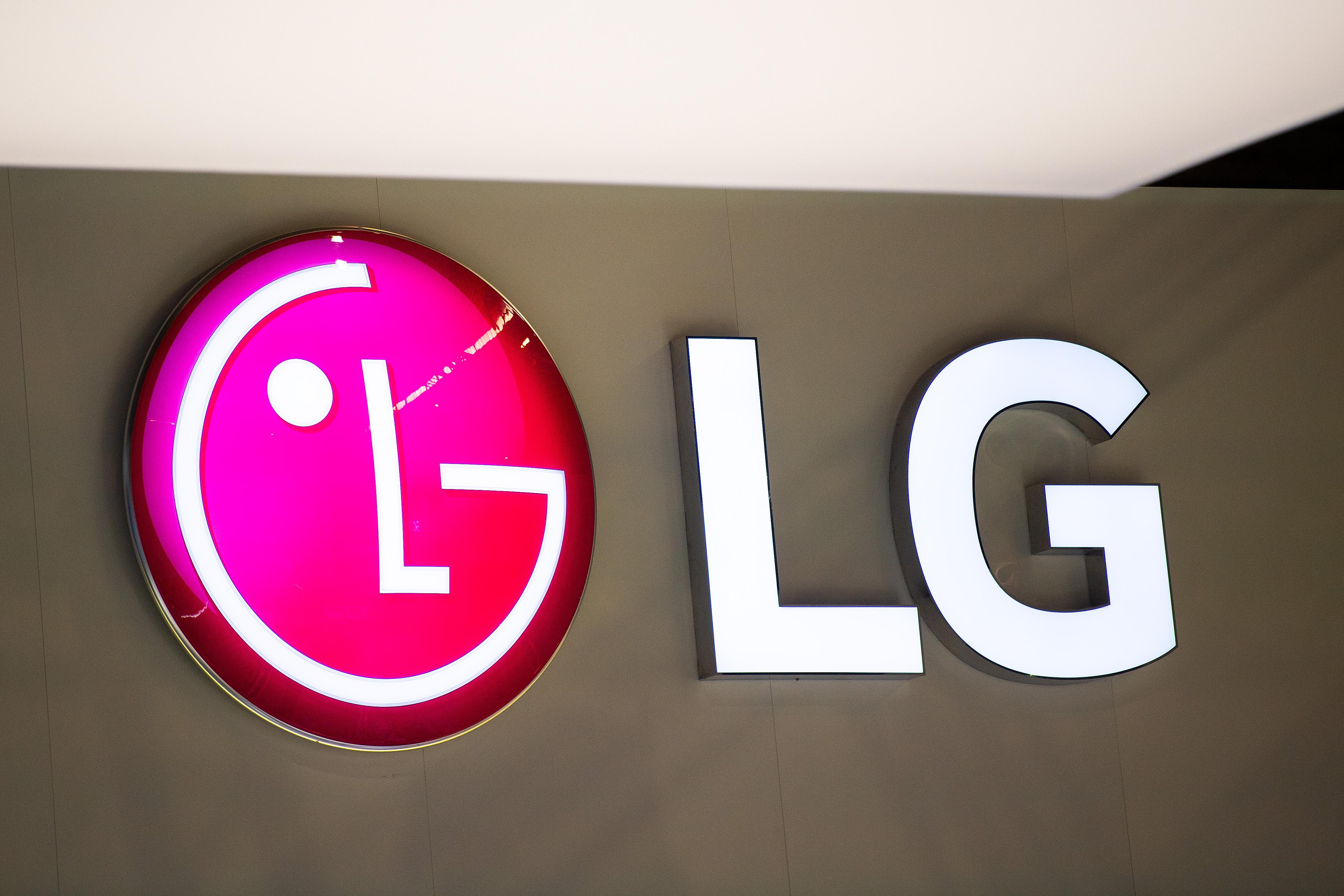 Will Logo - LG Teases Smartphone With 3 Displays For September Reveal