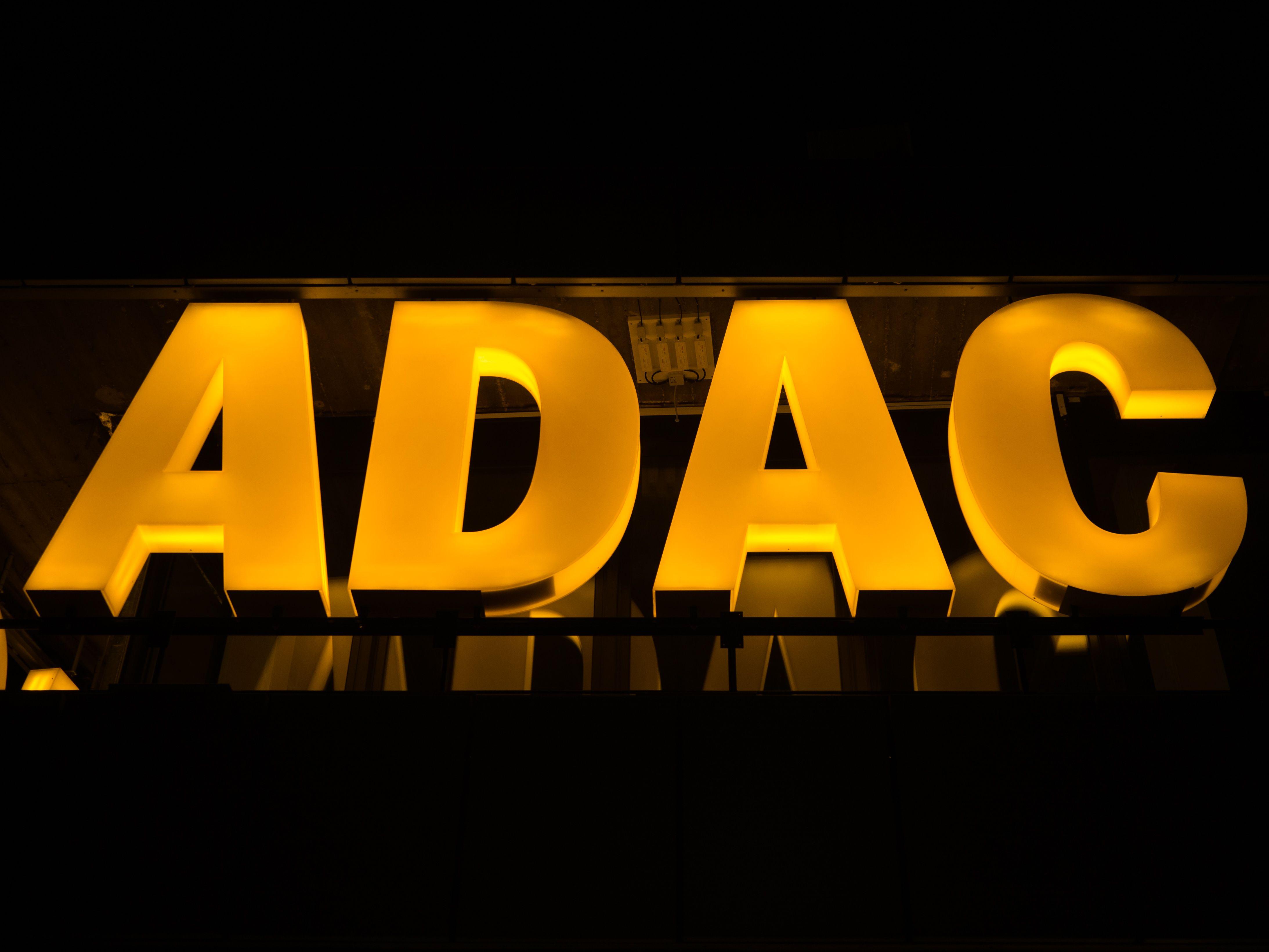 ADAC Logo - ADAC Logo In Berlin 20141212