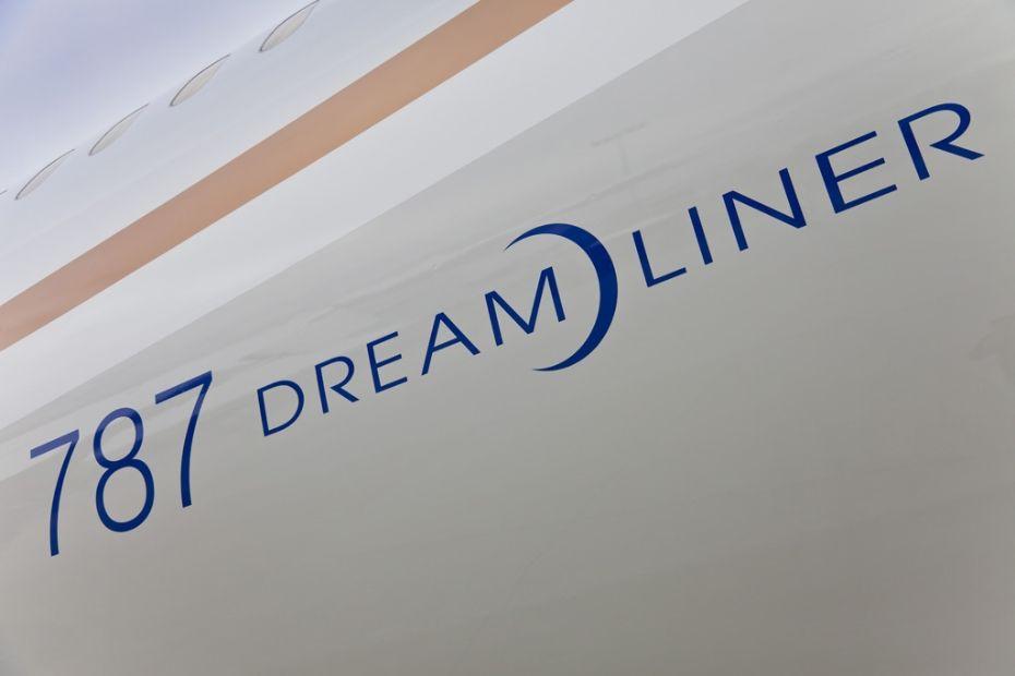 Dreamliner Logo - Photos: Onboard the First United Airlines Boeing 787 Dreamliner ...