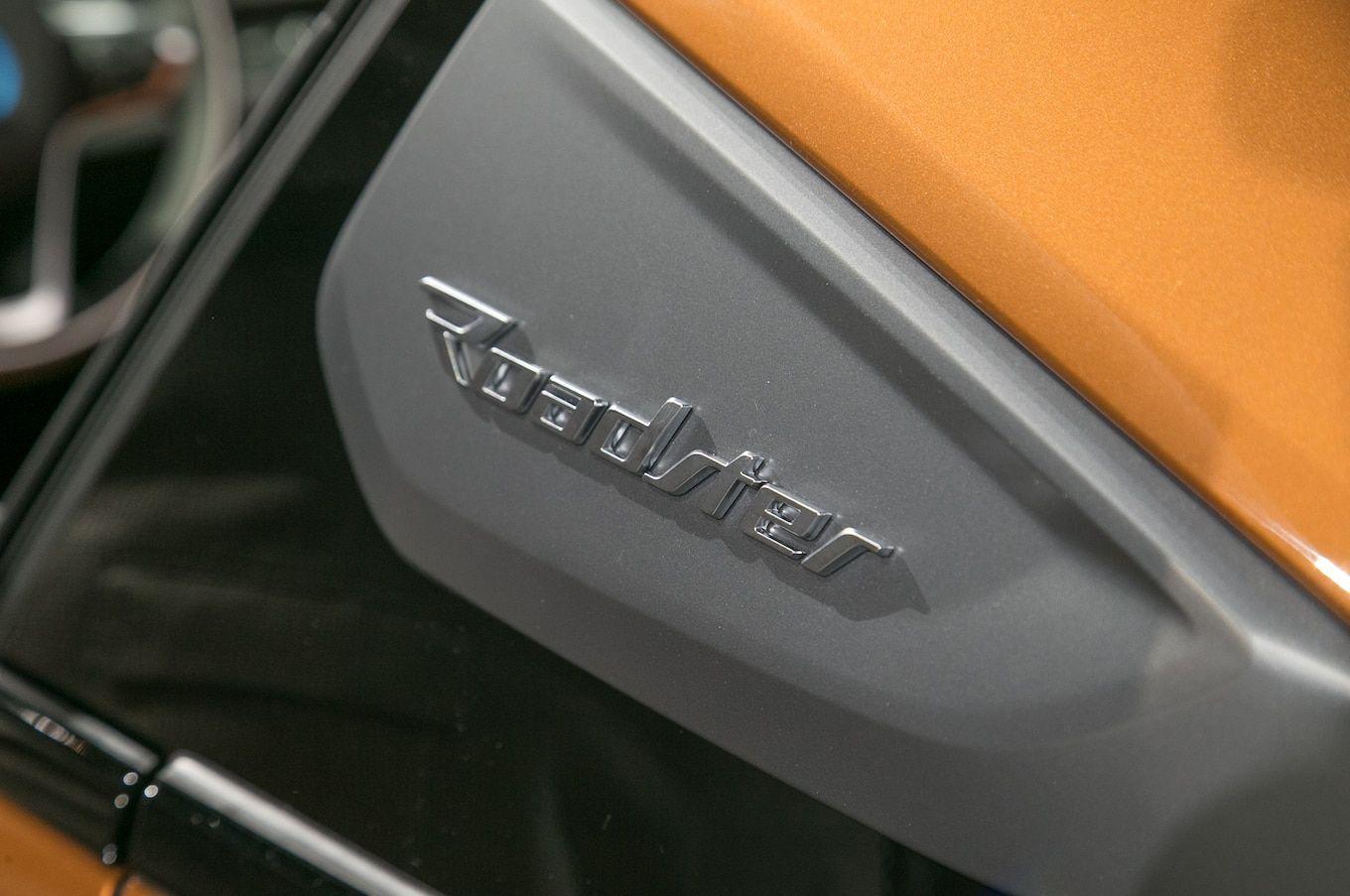 I8 Logo - 2019 BMW i8 Roadster logo - MotorTrend