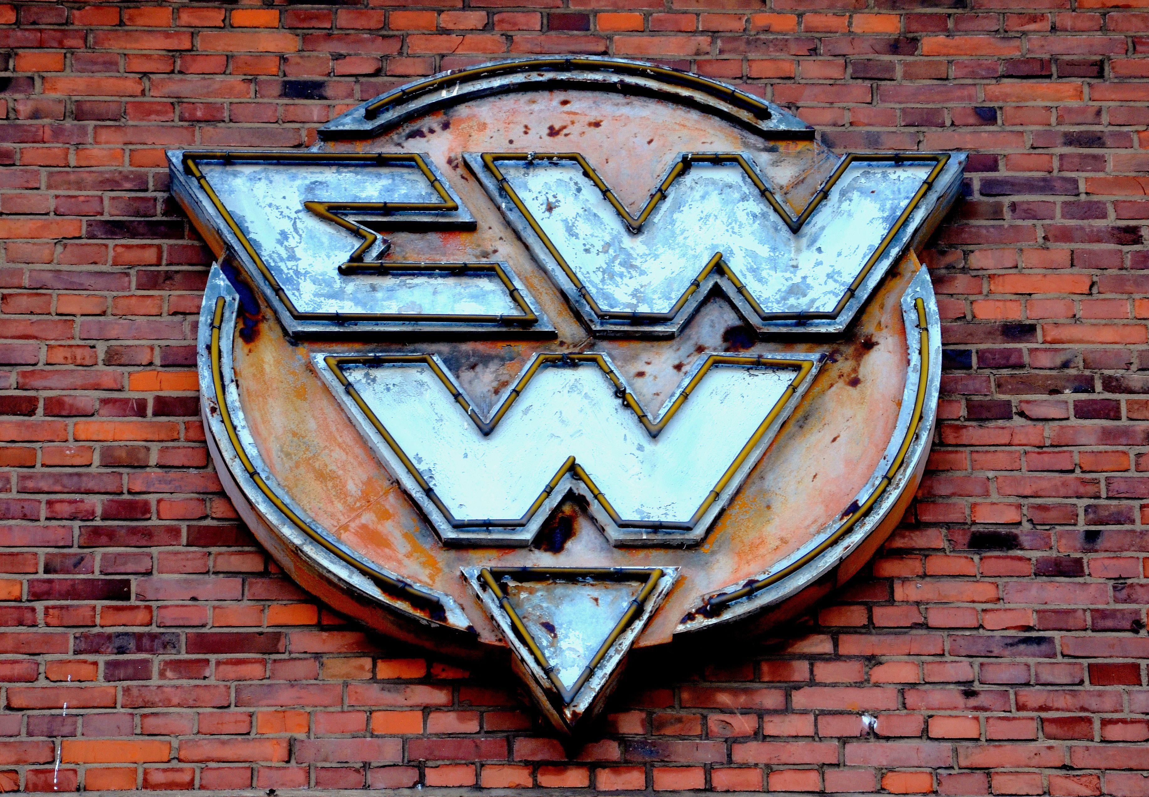 Eww Logo - Eisenwerk Wülfel Firmen Logo EWW Mit Neonrö