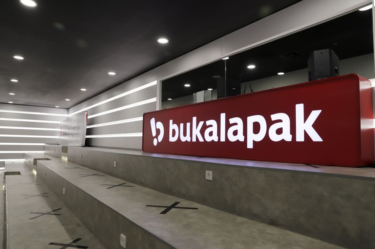 bukalapak Logo - $68.18M net loss in 1Q