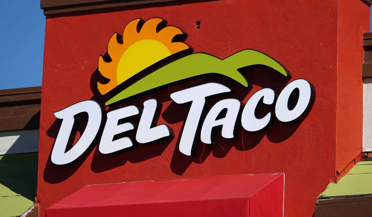 Del Taco Logo - Del Taco Draws Strong Buyer Interest Ahead of Official Sale Process - QSR  Magazine
