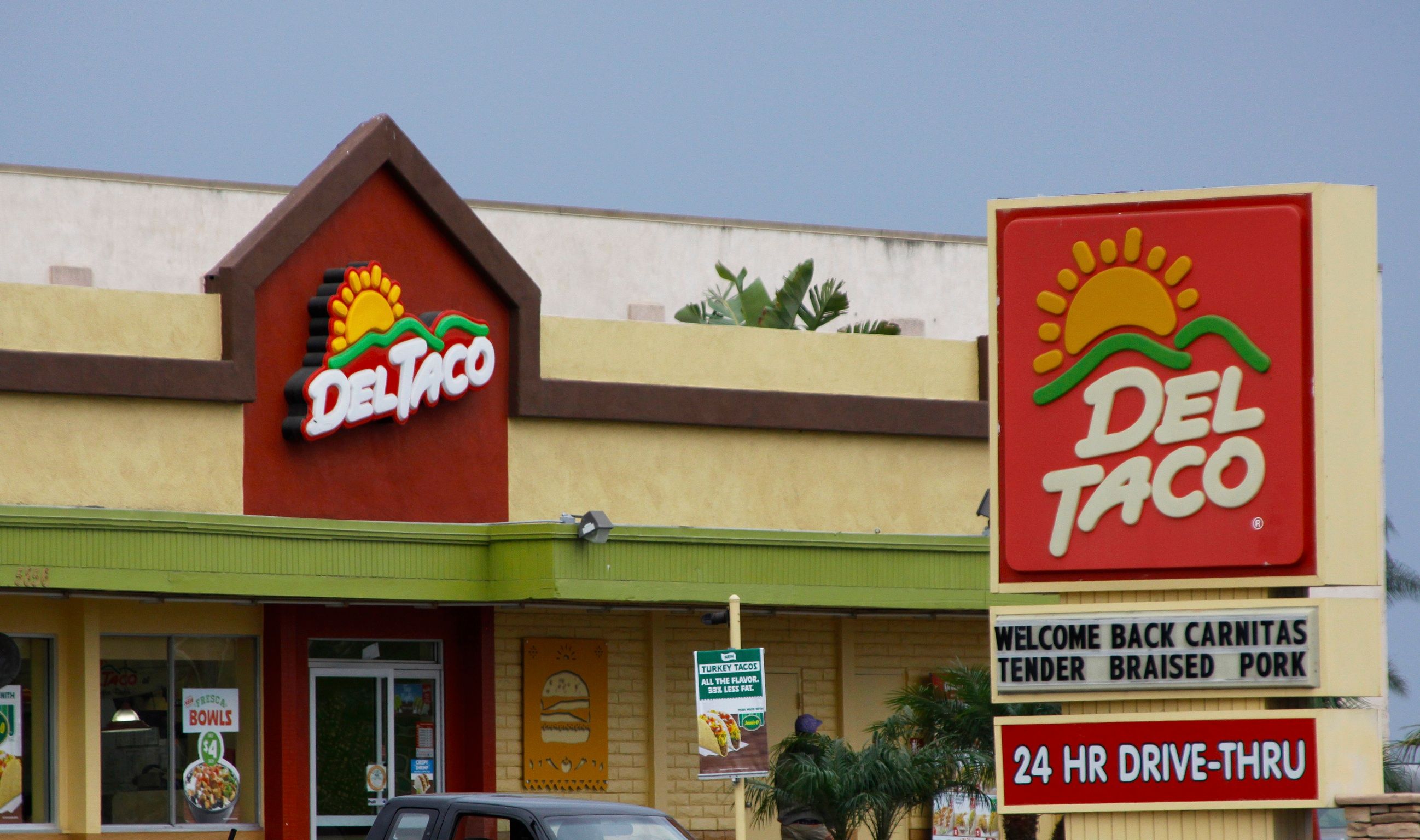 Del Taco Logo - Del Taco Abruptly Closes Nearly All Colorado Restaurants - Newsweek