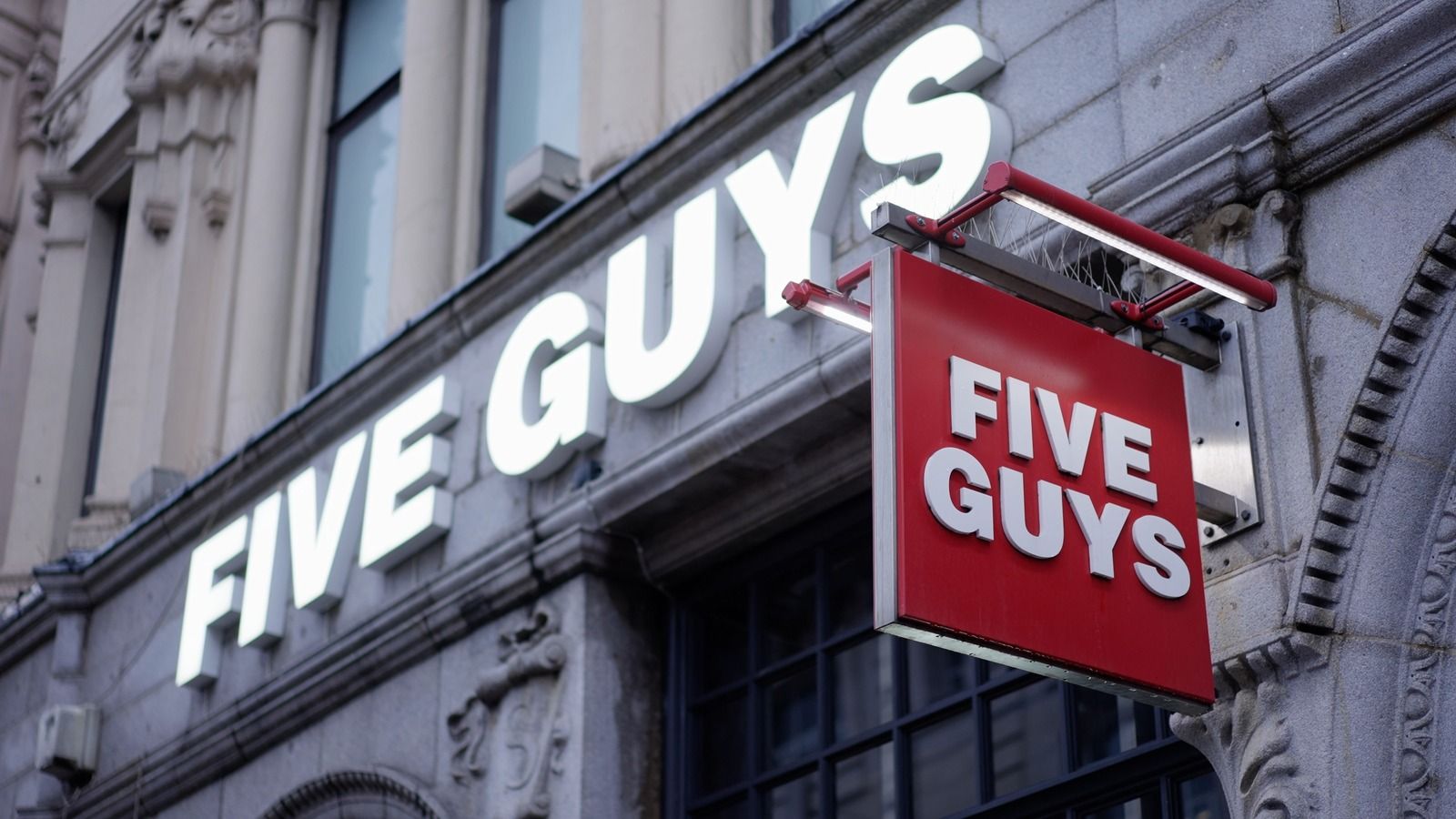Five Guys Logo - 11 Surprising Facts You Might Not Know About Five Guys