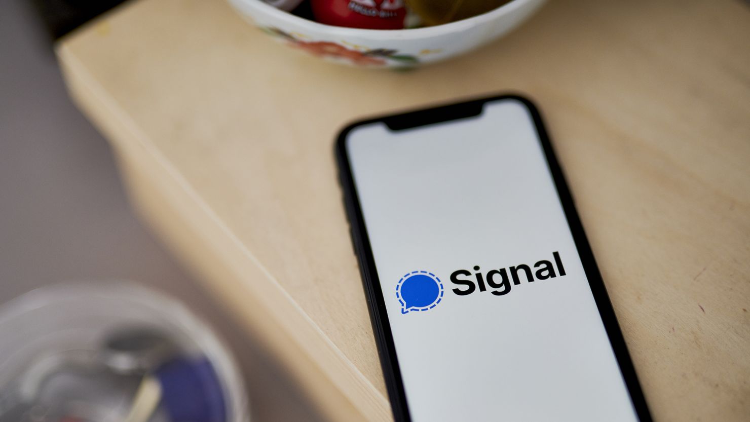 Signal App Logo - What is Signal? The private chat app is only private if you use it right |  CNN Business