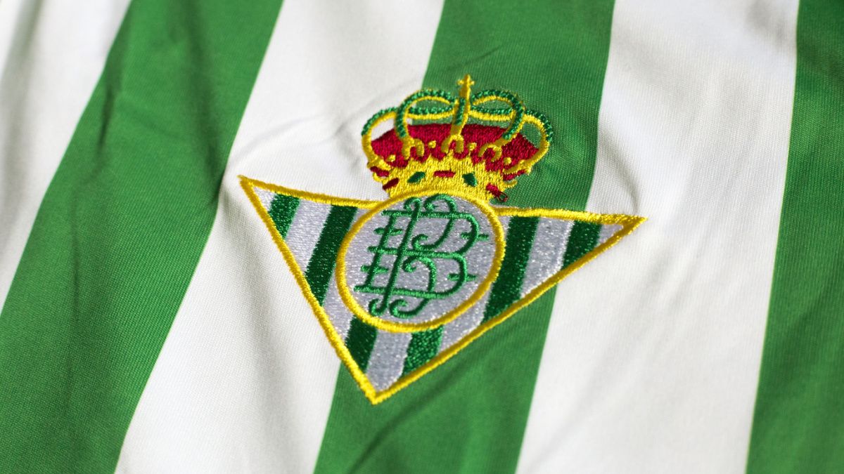 Real Betis Logo - Real Betis extends 52-year-old partnership with Cruzcampo - Insider Sport