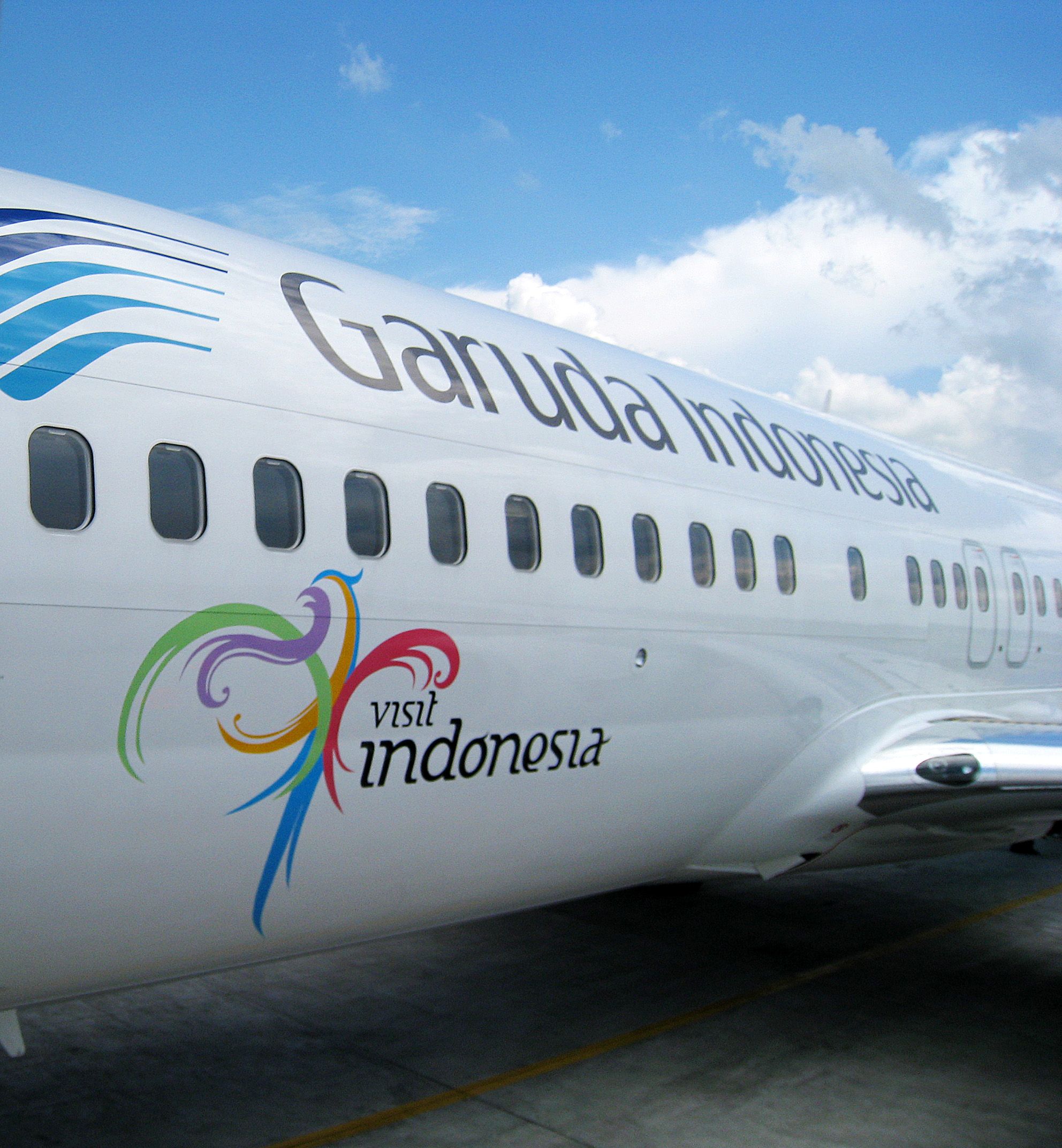 Garuda Indonesia Logo - File:Garuda Indonesia Visit Indonesia Logo.JPG - Wikimedia Commons