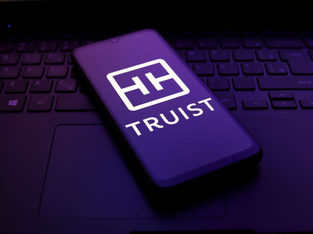Truist Bank Logo - Truist Financial Stock Moves Higher After Q4 Profit Beat: Retail Elated