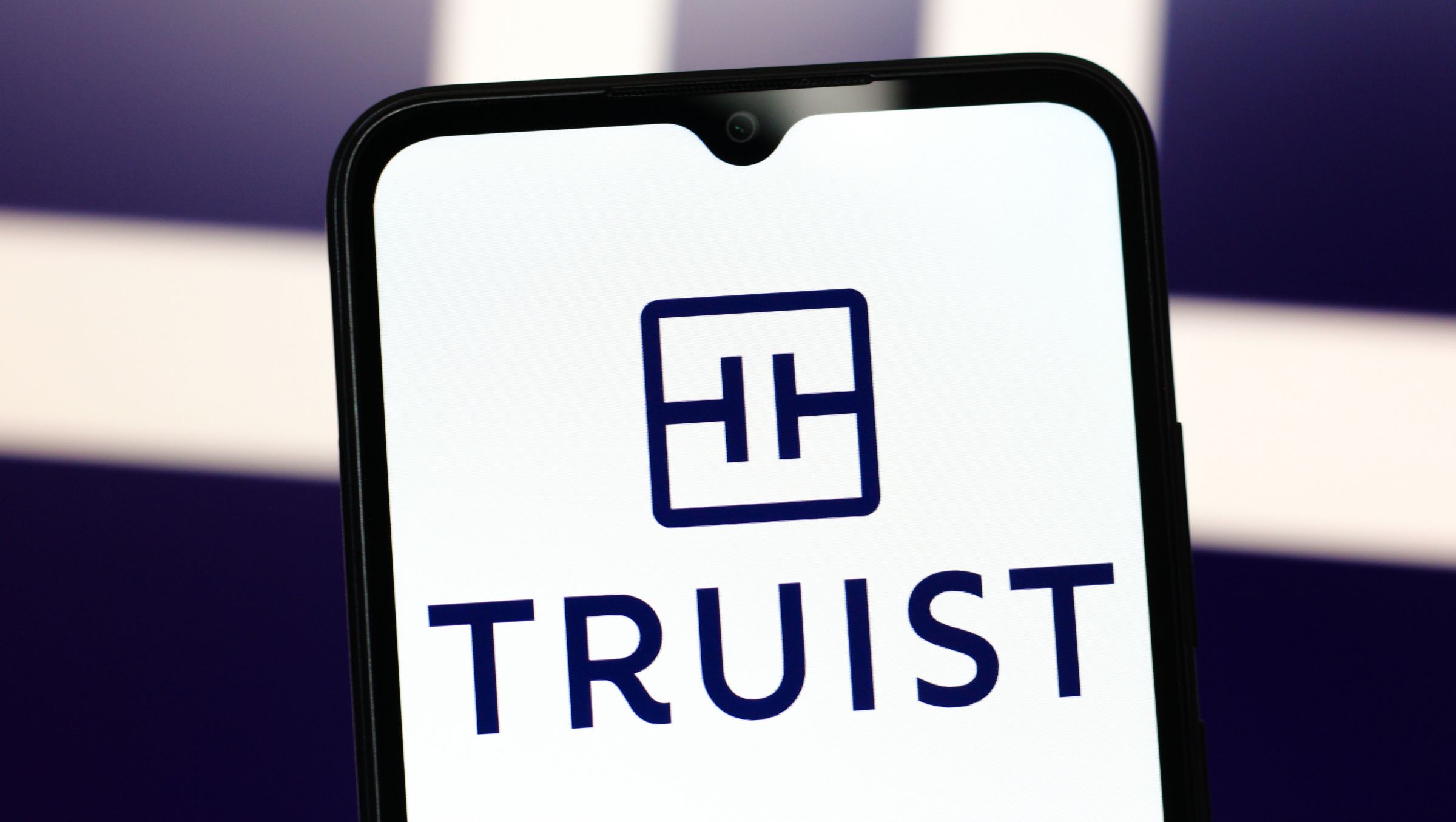 Truist Bank Logo - Truist Earnings: Strong Fee Income Performance, No Exposure to Tricolor  Collapse | Morningstar