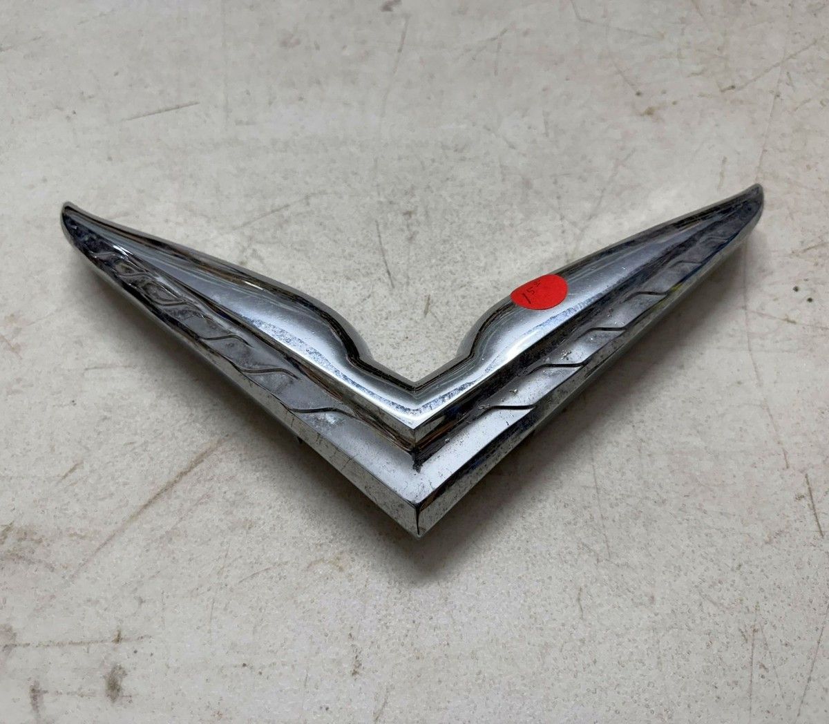V-shaped Car Logo - 1953-54 Chrysler Trunk V Emblem 1475638 Chrysler 331 Hemi Ornament 53  Winged V