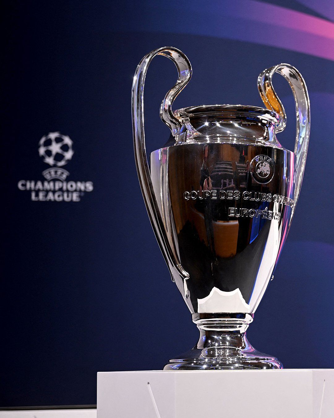 Champions League Logo - UEFA Champions League logos (1992, 2020) - Fonts In Use