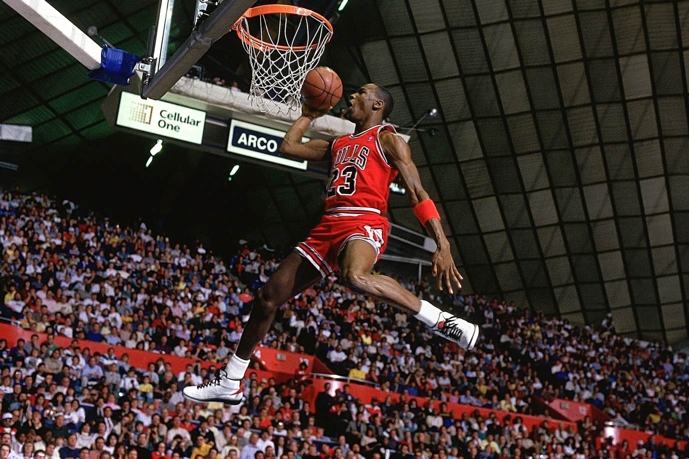 Michael Jordan Dunk Logo - Michael Jordan dunk contest photo explained by SI photographer | SI.com