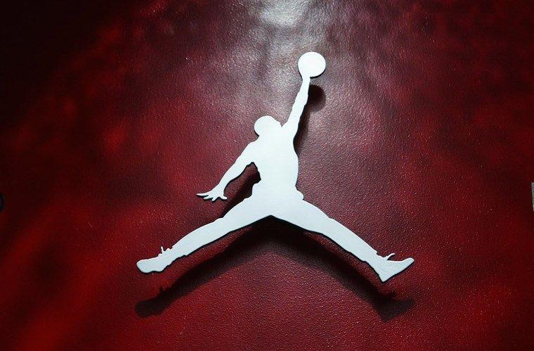 Michael Jordan Dunk Logo - Photographer Sues Nike Over Michael Jordan Dunk Image