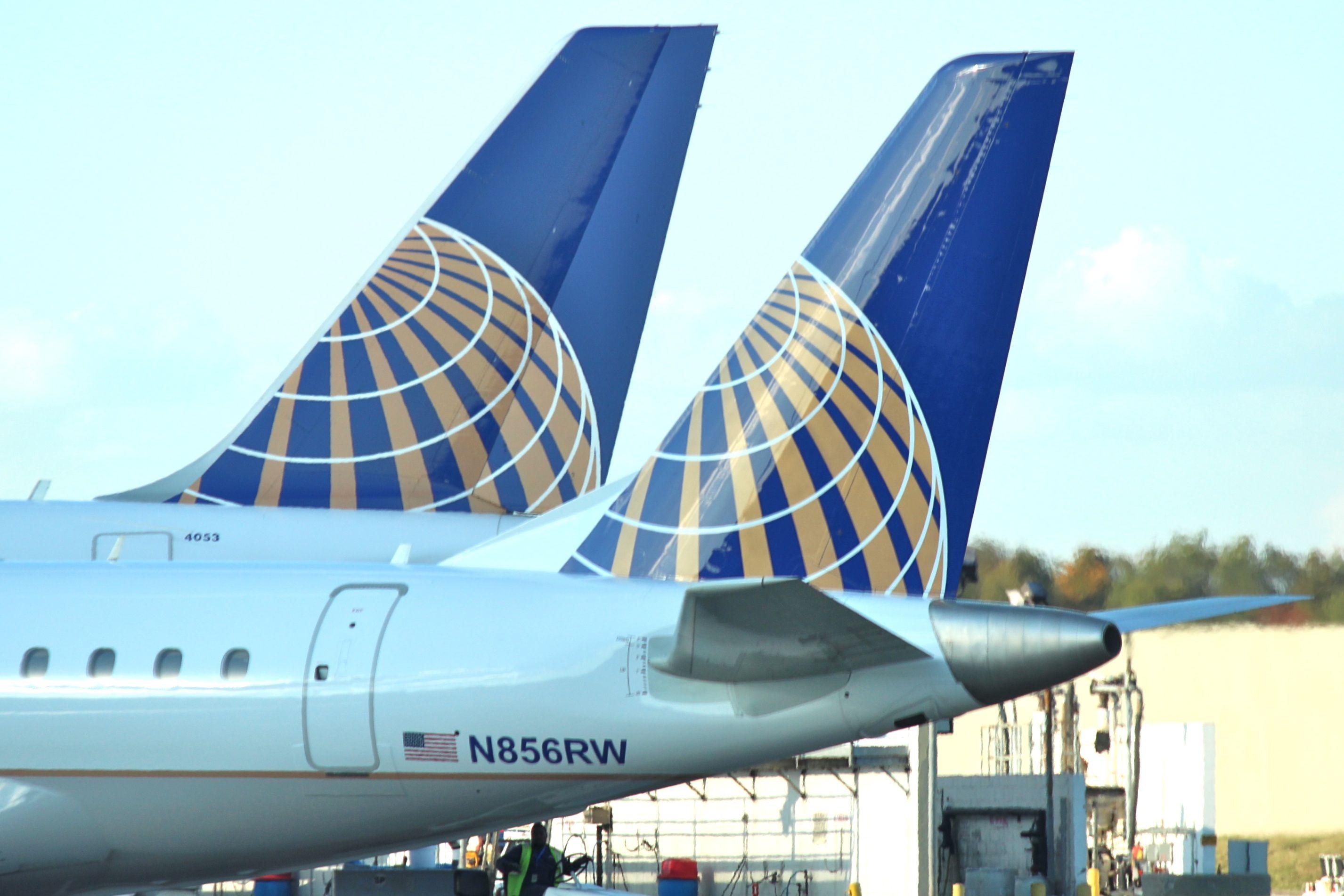 United Airlines Tail Logo - 6 Reasons Why United Should Re-introduce The “Tulip” | airlineguys