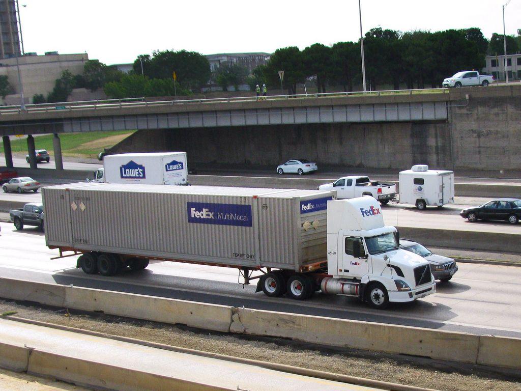 FedEx Multimodal Logo - FedEx Freight Volvo with FedEx Multimodal container | Flickr