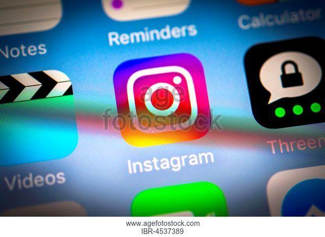 iPhone Instagram App Logo - Instagram app icon on iphone Stock Photos and Images | age fotostock