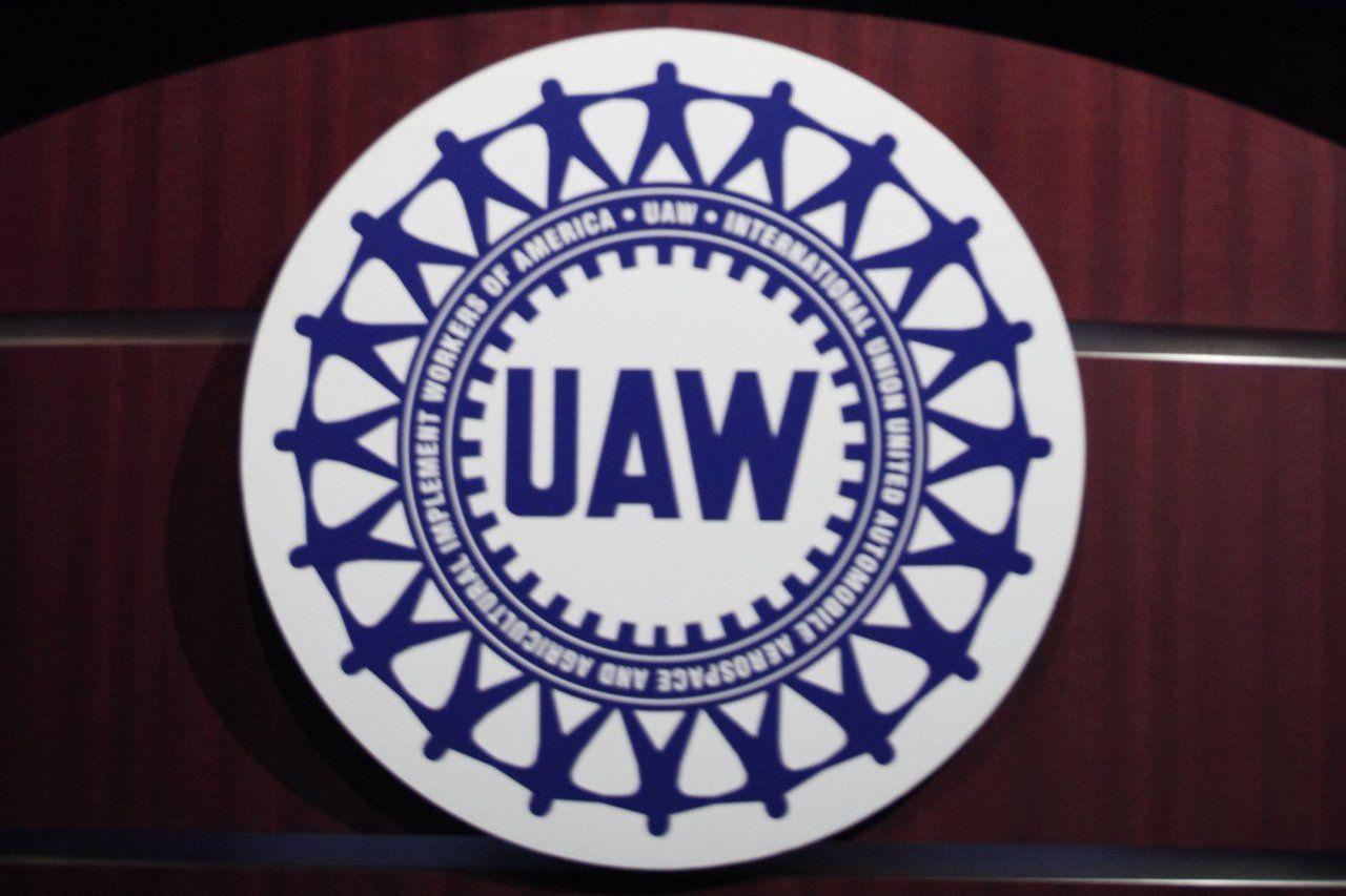 UAW Union Logo - U.S. Expands UAW-Linked Payments Probe to Ford, General Motors - WSJ