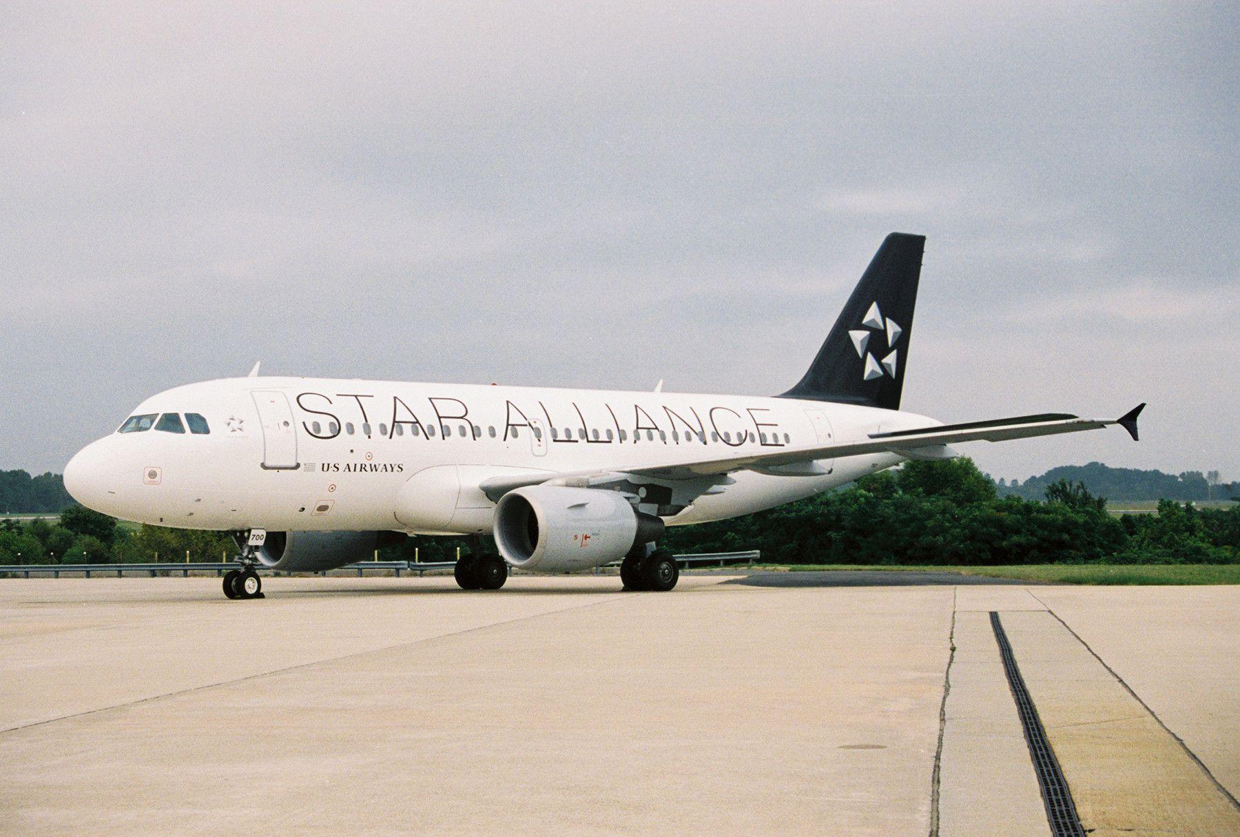 Airline Alliance Logo - airlines - What's with the Star Alliance / SkyTeam decal planes ...