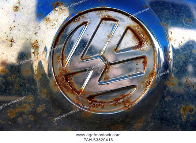 Old Volkswagen Logo - Beetle logo volkswagen Stock Photos and Images | age fotostock