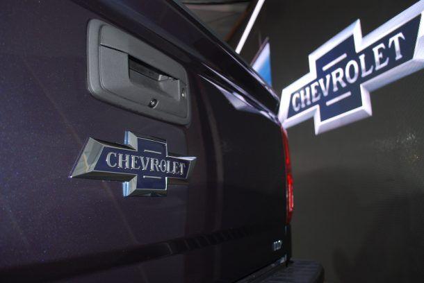 New Chevy Logo - Chevy Trucks Don a New Bowtie for 100th Anniversary Party