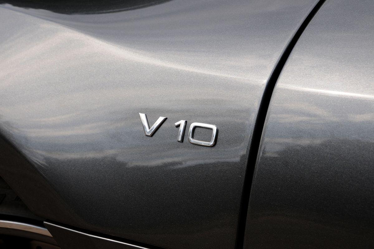 R8 V10 Logo - Audi R8 V10 Spyder pictures | Auto Express