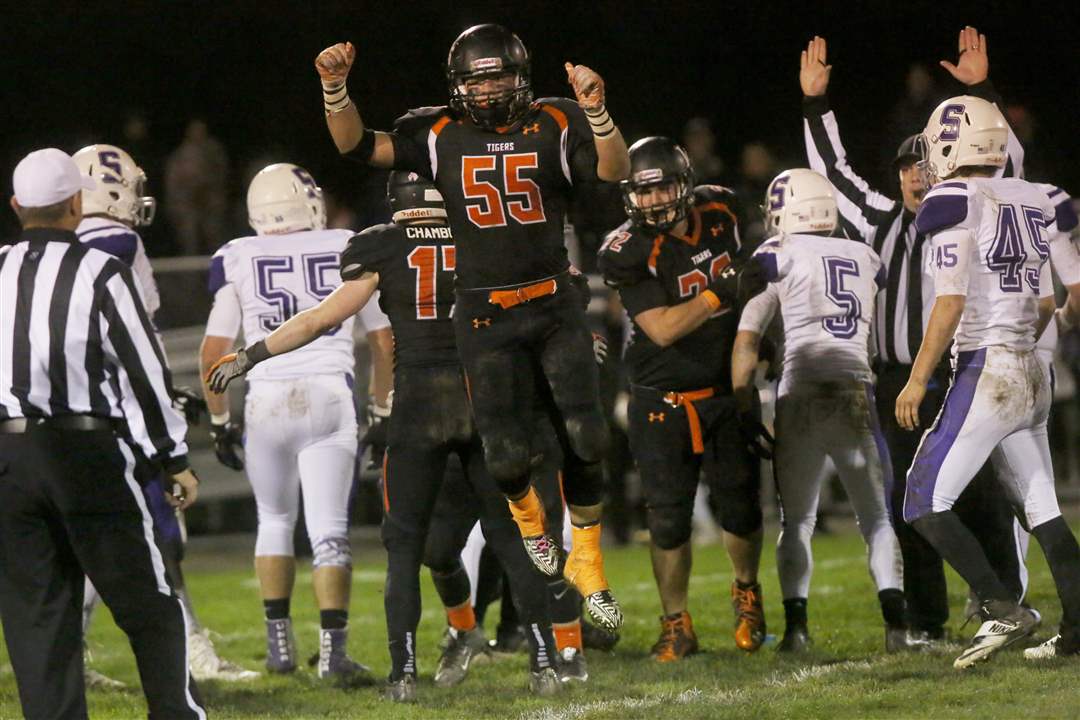 Liberty Center Tigers Logo - IN PICTURES: Swanton 28, Liberty Center 15 - The Blade