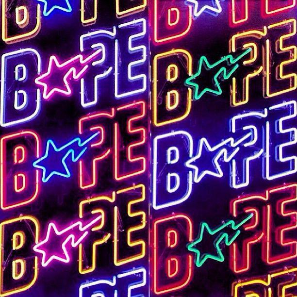 BAPE Neon Logo - WELCOME TO SLICKCITY. Lock screen. Neon lighting, Lighting