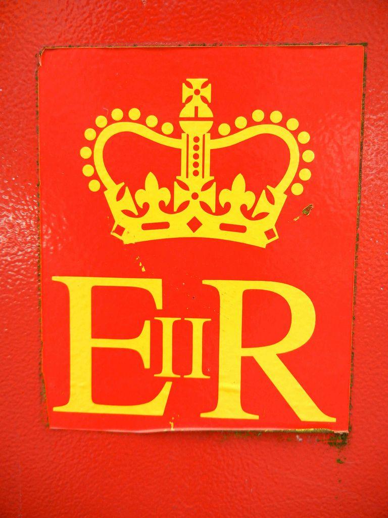 Crown Over a Red Box Logo - Red post box symbol | Gaetan Lee | Flickr