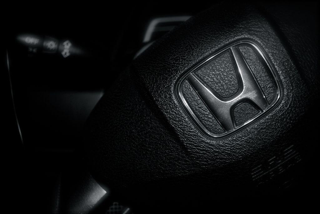 Black Honda Logo - Honda Logo | The steering wheel of my Honda Civic. Follow me… | Flickr
