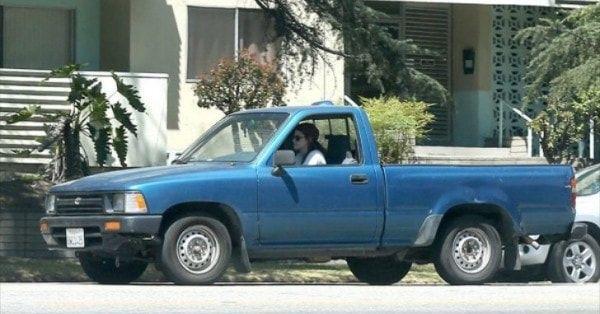 Old Toyota Tacoma Logo - Kristen Stewart Spotted Driving Old Toyota Truck - autoevolution