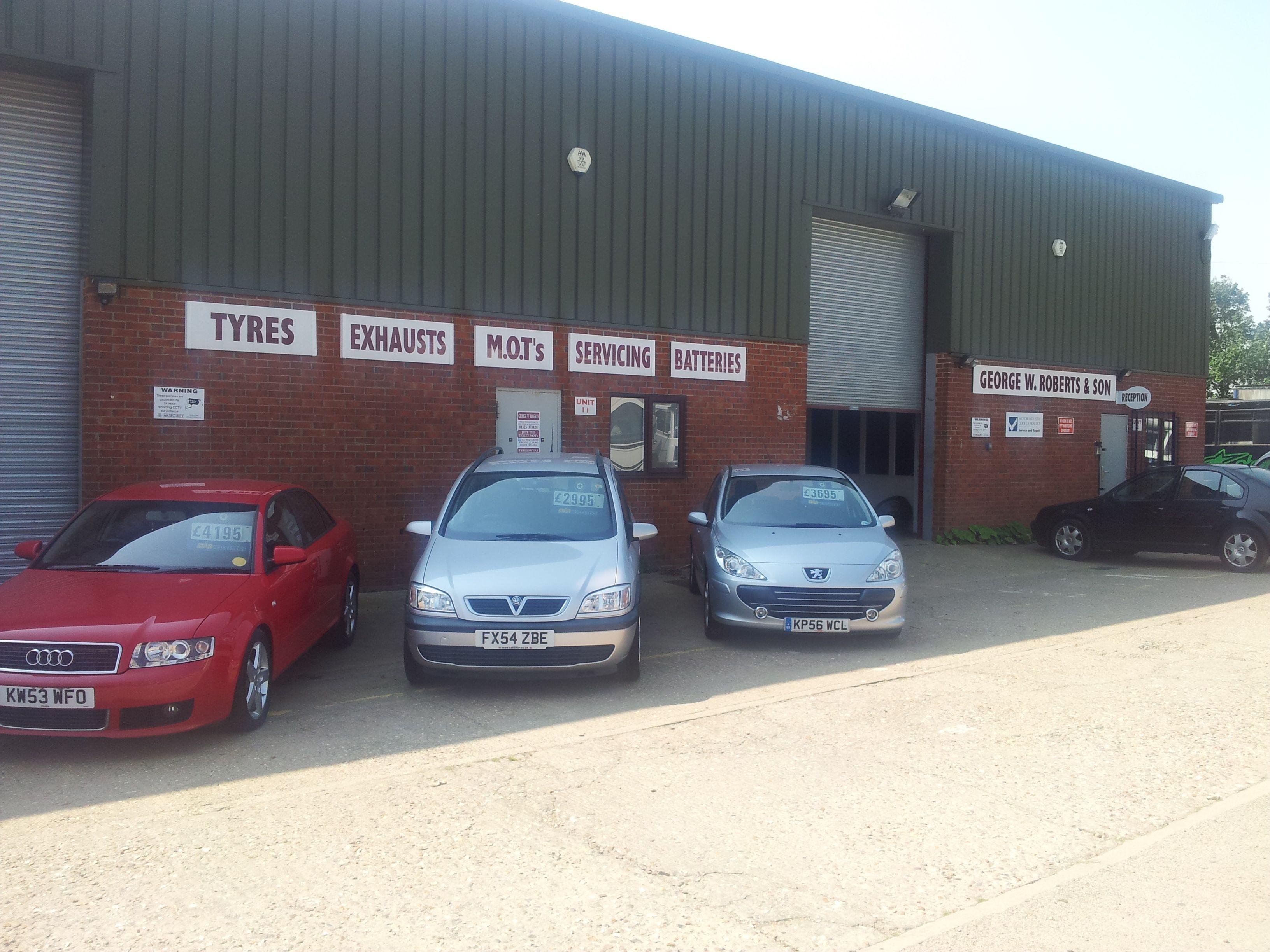Roberts and Sons Automotive Logo - George W Roberts & Son in Leighton Buzzard, Bedfordshire | AA Garage ...