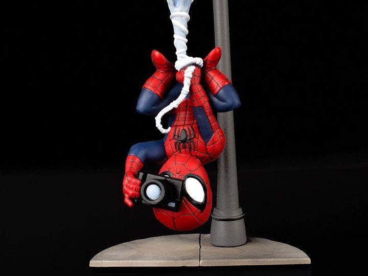 Cam Q Red Logo - Marvel Q Fig Spider Man Spider Cam Diorama