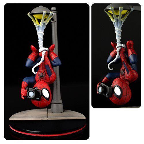 Cam Q Red Logo - Spider-Man Spider Cam Q-Fig PVC Figure - Entertainment Earth