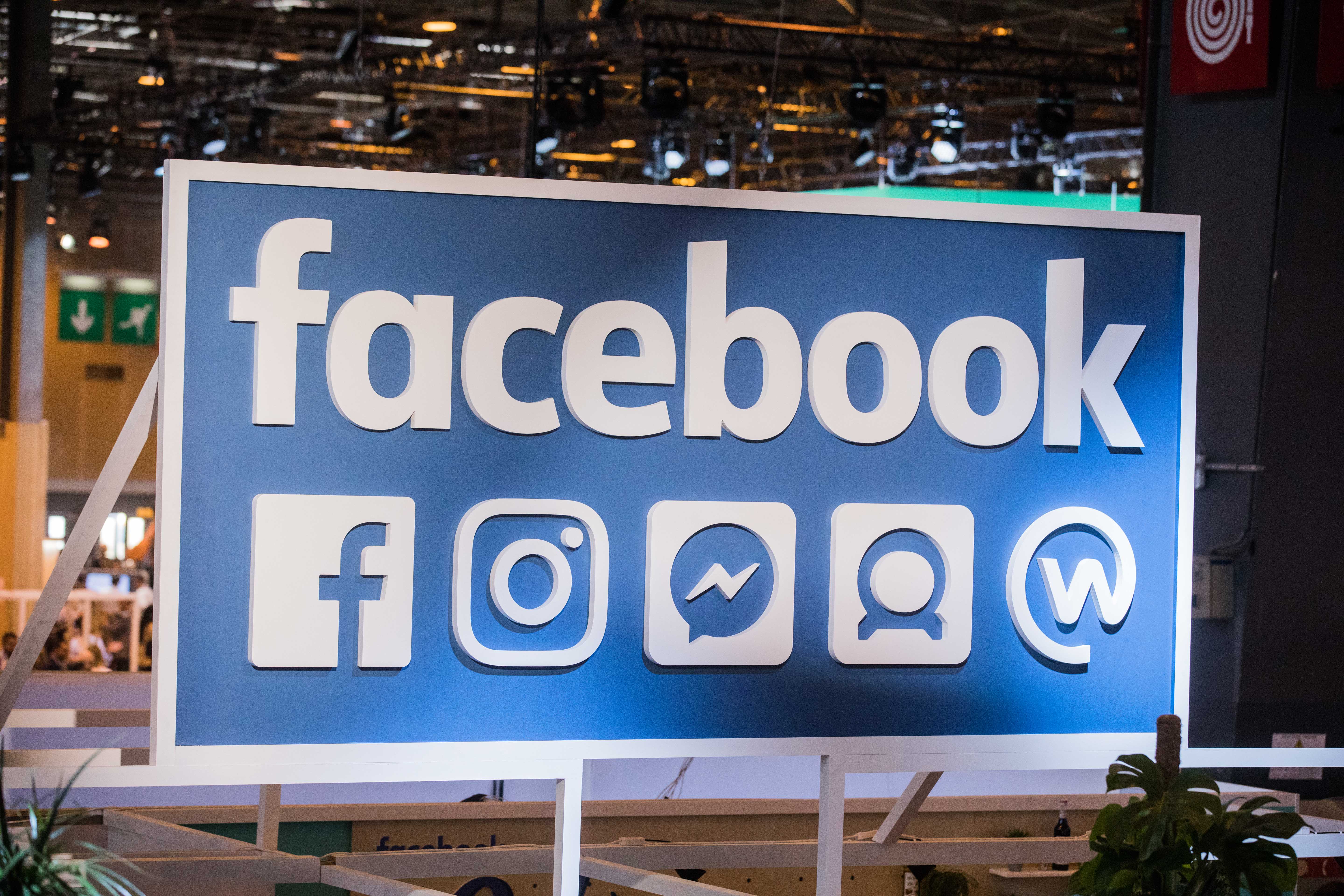 Original Facebook Logo - Facebook In Talks to Produce Original TV Shows, Report Says | Fortune