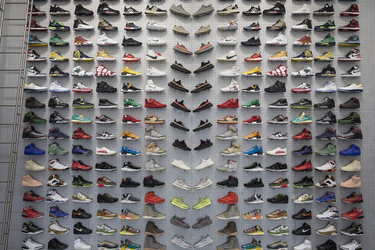 Flight Club Shoe Store Logo - Flight Club — the retail Mecca for sneakerheads — is merging with ...
