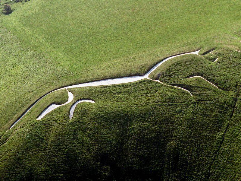 Prancing White Horse Circle Logo - Against All Odds, England's Massive Chalk Horse Has Survived 000