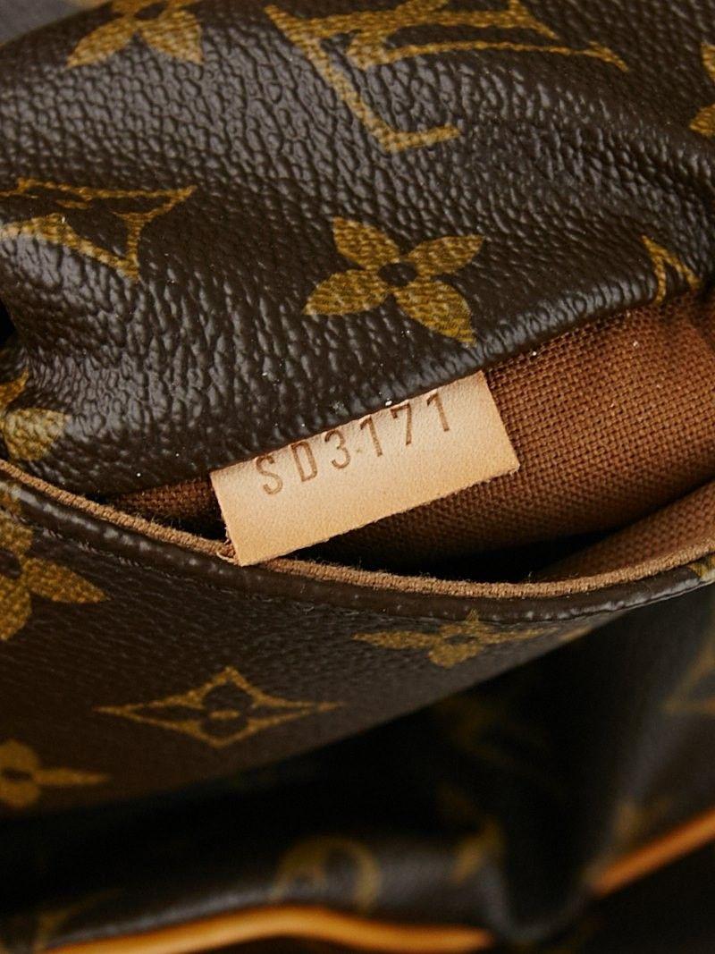 Close Up of Louis Vuitton Logo - Louis Vuitton Monogram Canvas Totally MM Bag's Closet