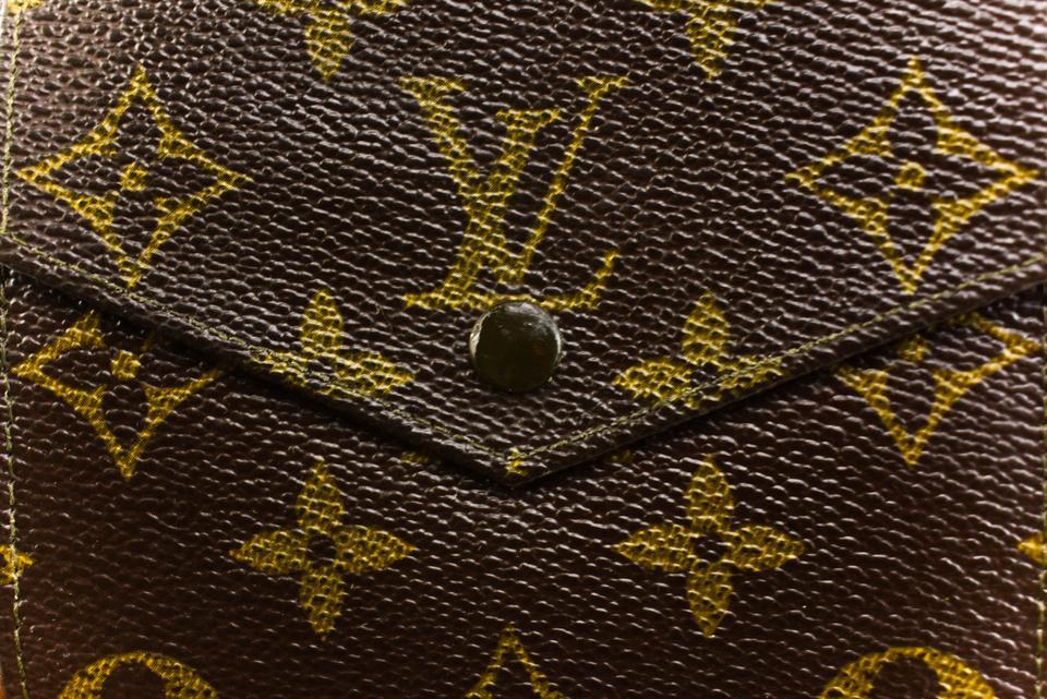 Close Up of Louis Vuitton Logo - Louis Vuitton 