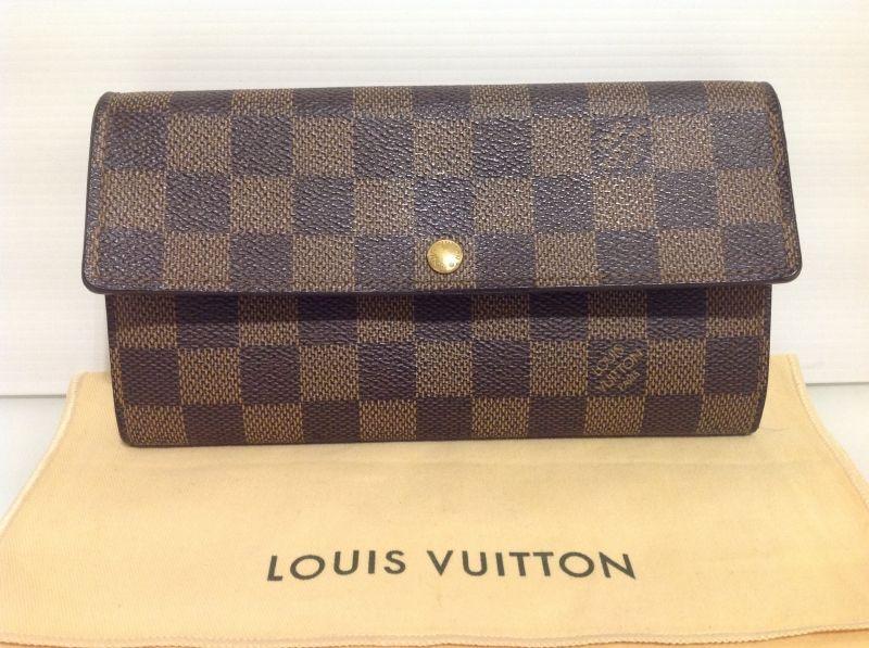 Purse LV Logo - How to Spot a Fake Pre Owned Louis Vuitton Bag?