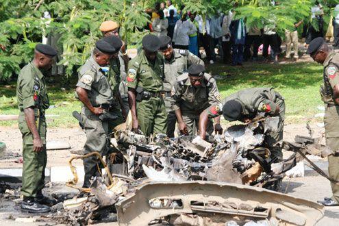 Military Bomb Squad Logo - Picture Of Nigerian Army Anti Bomb Squad Inspecting Bombed Car