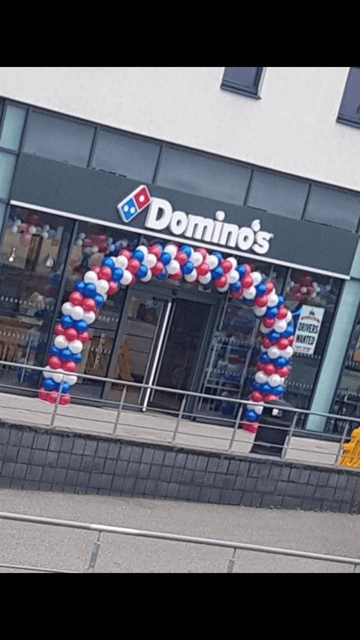 Upside Down Apostrophe Logo - This Domino's sign has the apostrophe on upside down ...