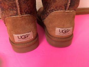 New UGG Logo - NEW UGG Women's Size 5 Fits Like 6 Classic Tall Logo Chestnut Suede ...