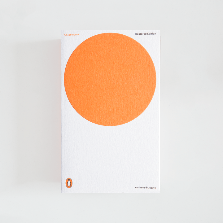 Penguin in Orange Circle Logo - A Clockwork Orange · Anthony Burgess (Penguin Classics) - Superbritánico