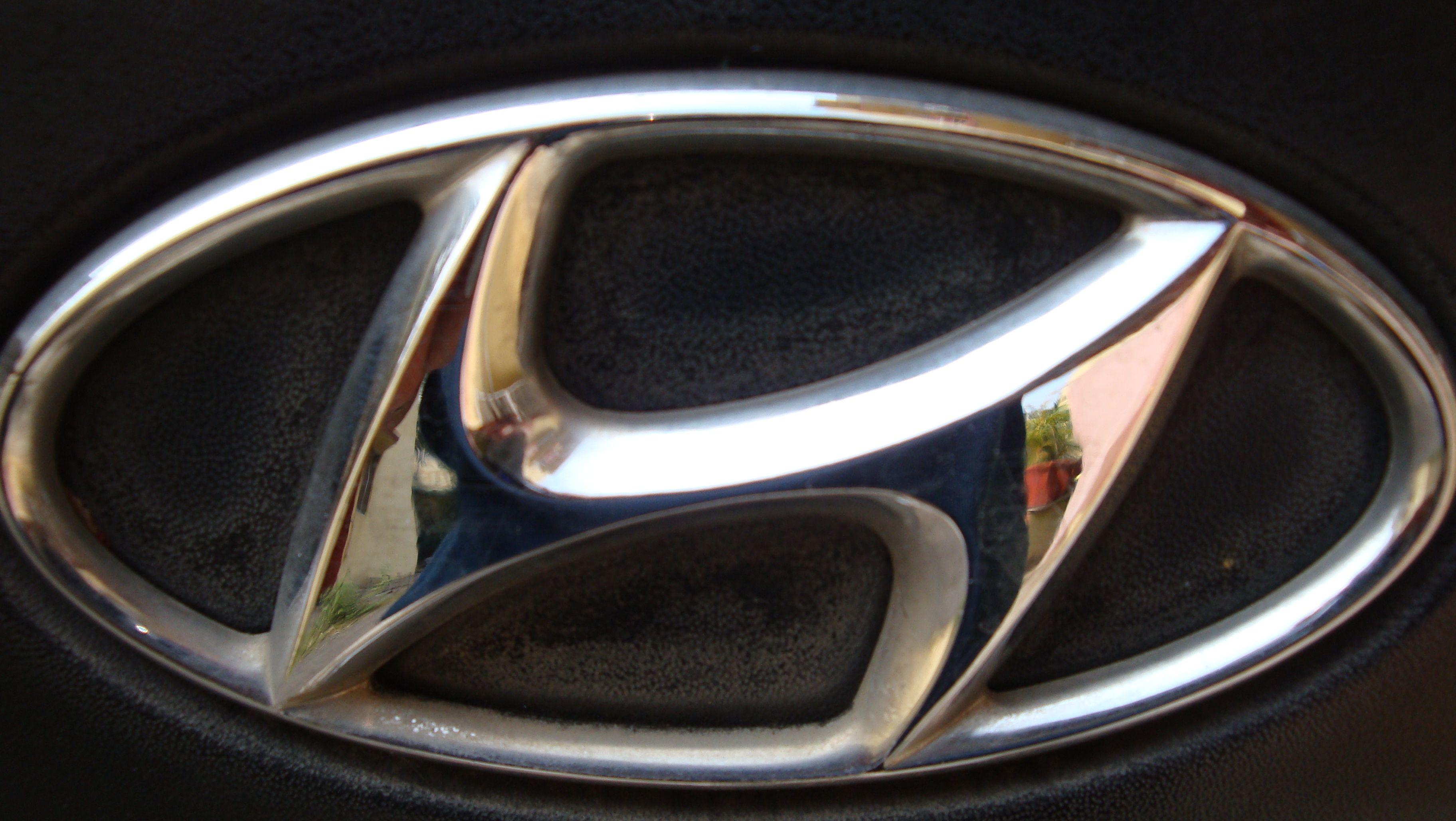 Old Hyundai Logo - Hyundai Logo, Huyndai Car Symbol Meaning and History. Car Brand