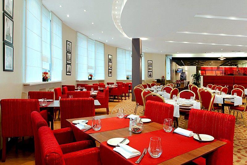 White Red Restaurant Logo - Spacious Red & White restaurant at the Holiday Inn Moscow Lesnaya Hotel