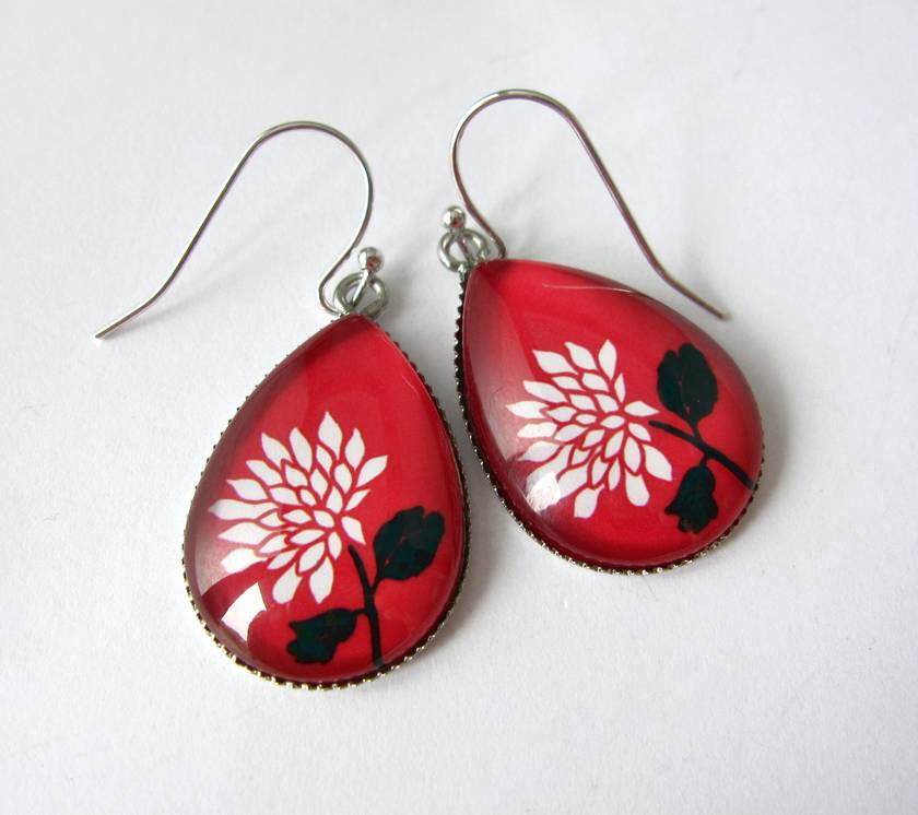 White with Red Teardrop Logo - Sale - White flower on red teardrop earrings | Felt