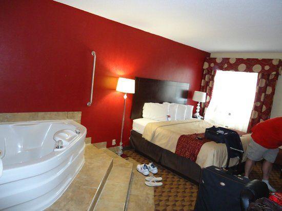 Red Roof Inn and Suites Logo - Suite Room - Picture of Red Roof Inn & Suites Cincinnati North-Mason ...