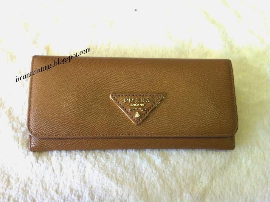 Vintage Triangle Logo - I Want Vintage. Vintage Designer Handbags: Prada 1M1132 Saffiano