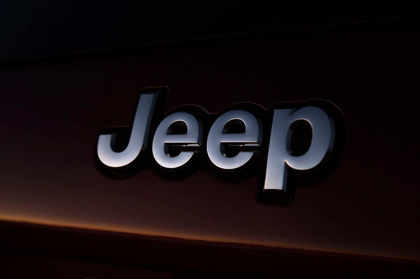 Jeep Cherokee Logo - 2019 Jeep Cherokee Reviews and Rating | Motortrend